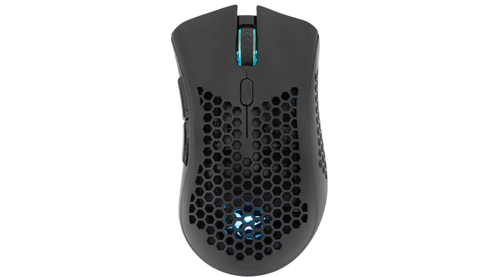Herná bezdrôtová myš White Shark WGM-5012 Lionel Black pri hernom použití demonštrujúca presnosť a ergonomický tvar